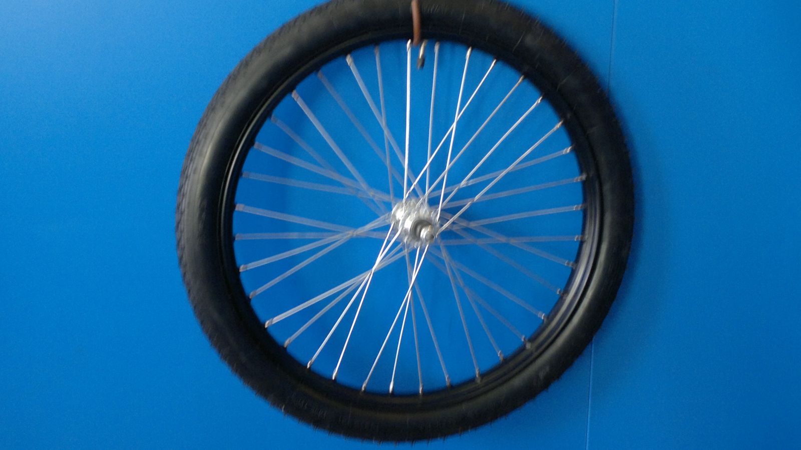 Kompletní obuté zapletené kolo na kárku 2 1/4-19, DURAL NÁBOJ NA PRŮMYSLOVÝCH LOŽISKÁCH,ZESÍLENÉ DRÁTY