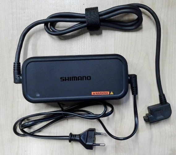 nabíječka Shimano STePS EC-E8004 pro baterie BT-E600/E6010/E8010/8014/8020/8035/8036 v krabičce