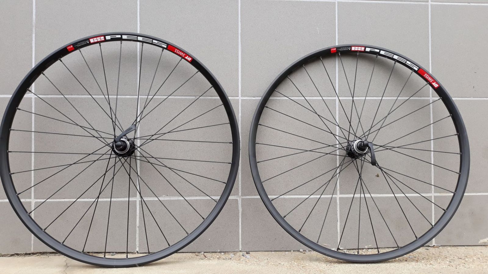 Zapletená kola 29",kompatibilní pro kazety 8-11 pastorků RU,ráfek dt,náboj deore