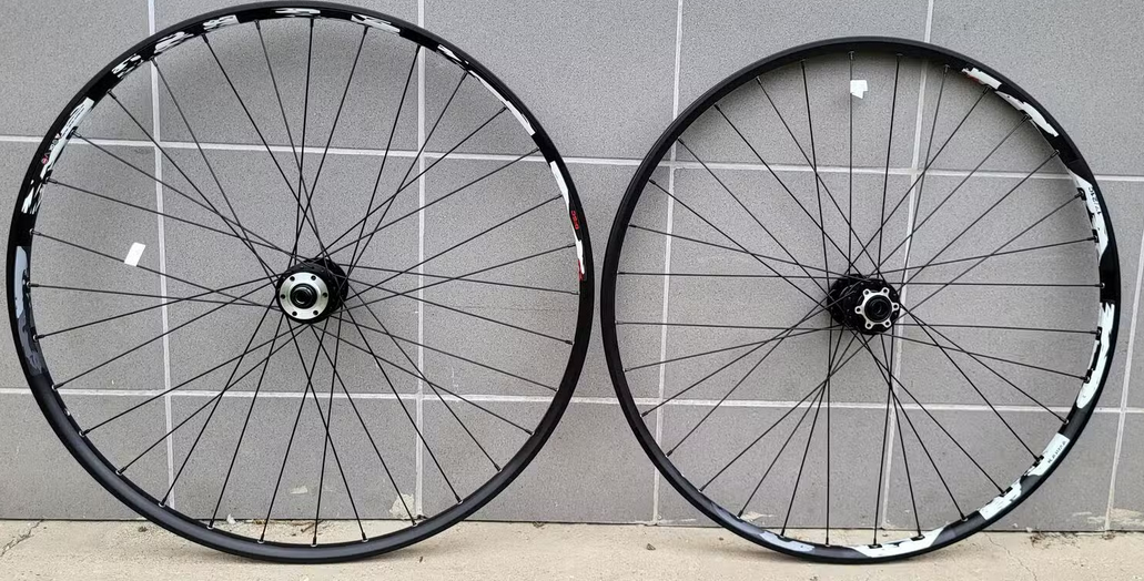 Napl. kola 29"na nábojích s zapouzdřenými průmyslovými ložisky 15x110 12x148