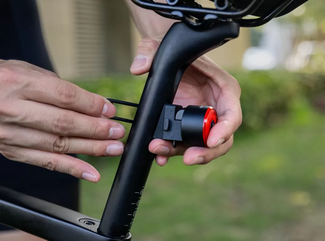 GACIRON - Světlo zadní Loop 100