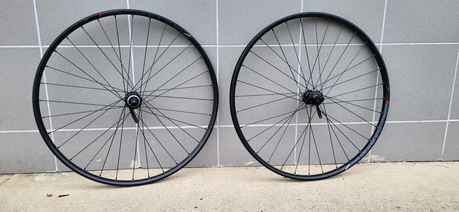 ZAPLETENÁ KOLA 27,5" VEL