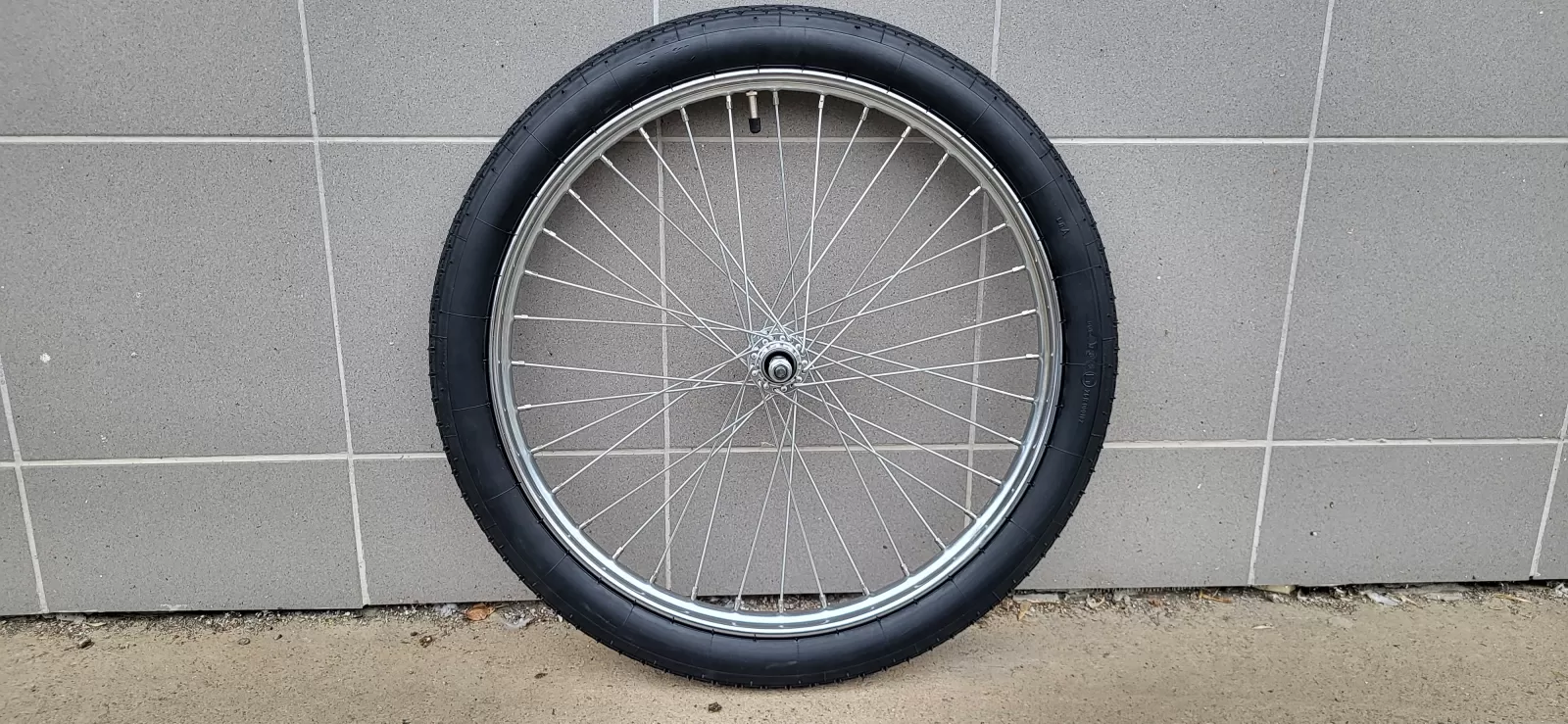 Velos Kompletní obuté zapletené kolo na kárku 2 1/4-19