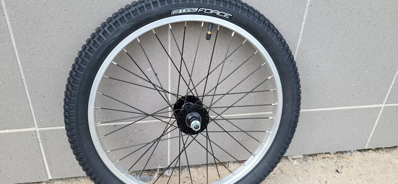 zapletené kolo 20"BMX,obuté VELO