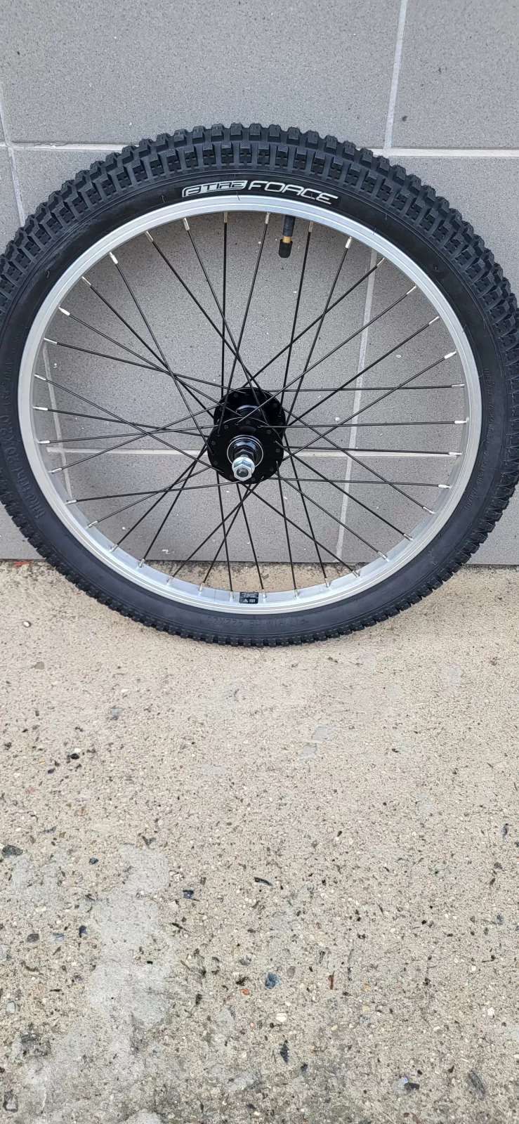 zapletené kolo 20" Remerx na káry, obuté